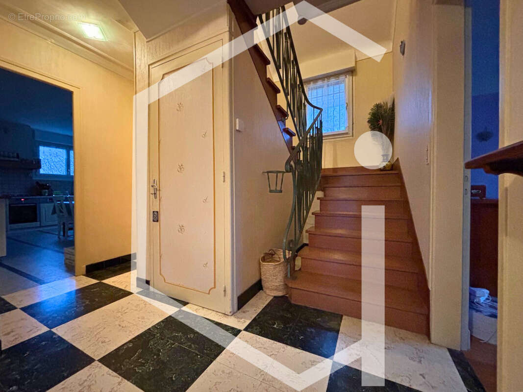 Maison à COSNE-COURS-SUR-LOIRE