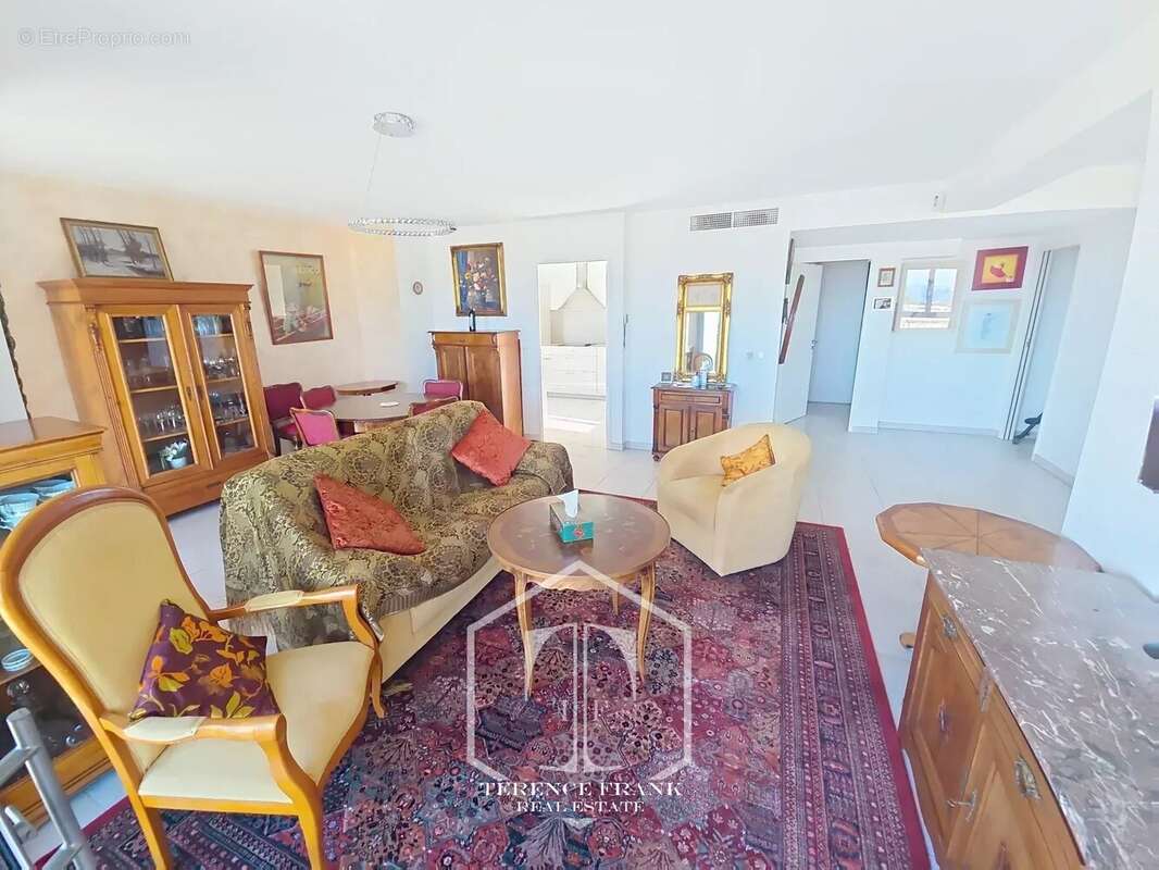 Appartement à VILLENEUVE-LOUBET