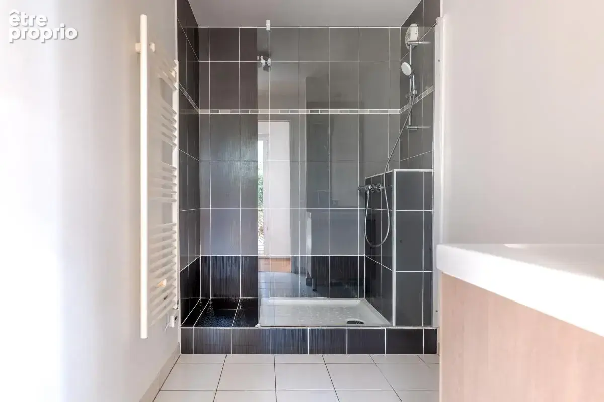 T4 de 78 m² avec jardin de 36 m² – Centre-ville – 2 chambres – 46 m² de pièce de vie – Parking - photo 9