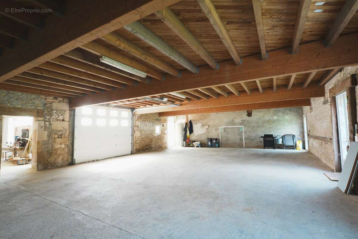 Maison en pierre spacieuse avec grand gîte (4/6 chambres) au cœur d’un village recherché - photo 24