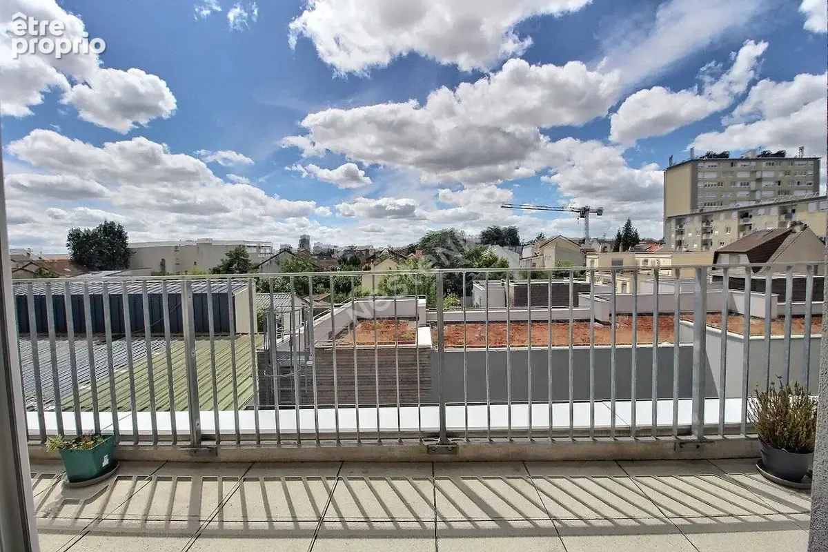 Romainville, 10min du metro carnot, 3eme et dernier etage, 2 pieces tres lumineux avec un toit terrasse privatif. parking en sou - photo 2