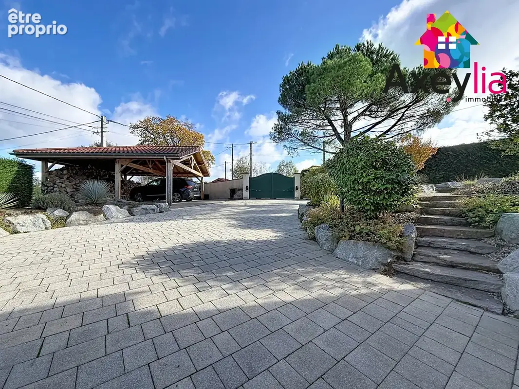 A vendre - virigneux - maison familiale de plain-pied avec sous-sol aménagé, grand terrain arboré et piscine h - photo 2