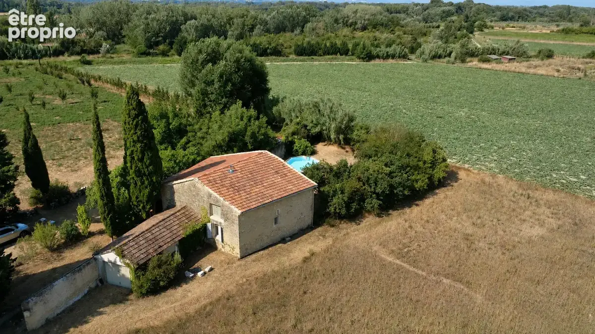 Bastidon provençal sur parcelles de 2,1 hectares / Garage et piscine - photo 3