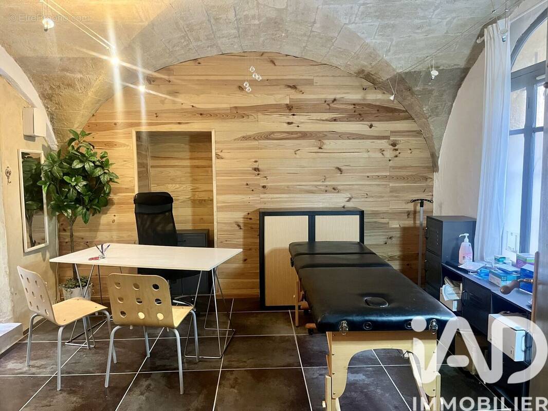 Photo 1 - Commerce à UZES