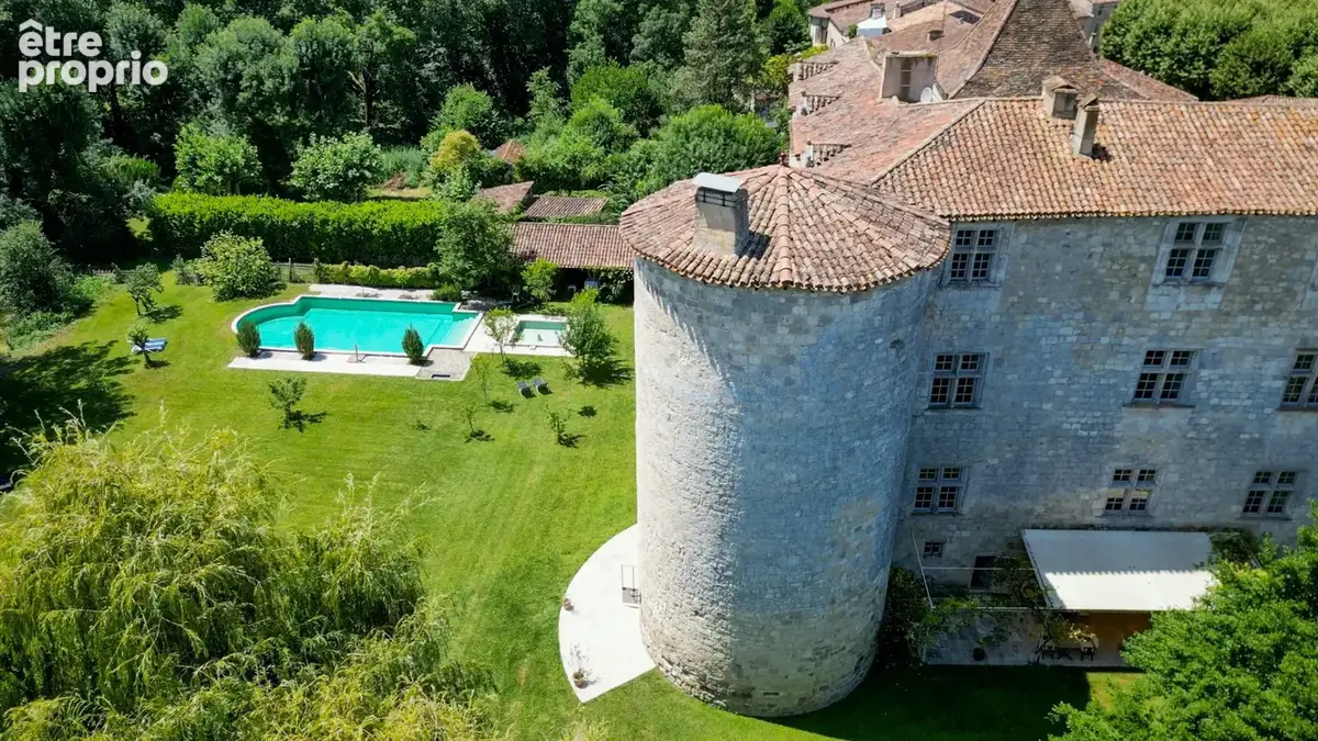 Château de la Renaissance, magnifiquement restauré, dans l'un des plus beaux villages de France - photo 2