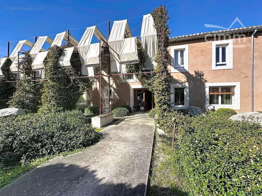 Commerce à CAUMONT-SUR-DURANCE
