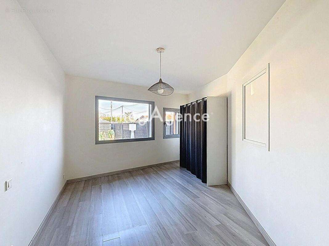 Maison à DECINES-CHARPIEU