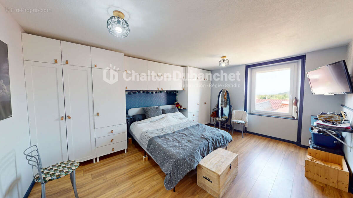 Maison à SAINT-JUST-LA-PENDUE