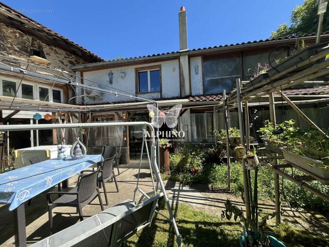 Maison à CHAMPAGNAC-LA-RIVIERE