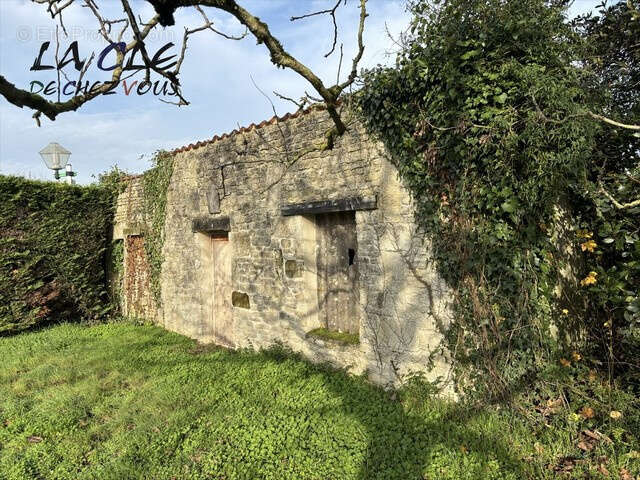 Maison à SAINT-MARTIN-DE-FRAIGNEAU
