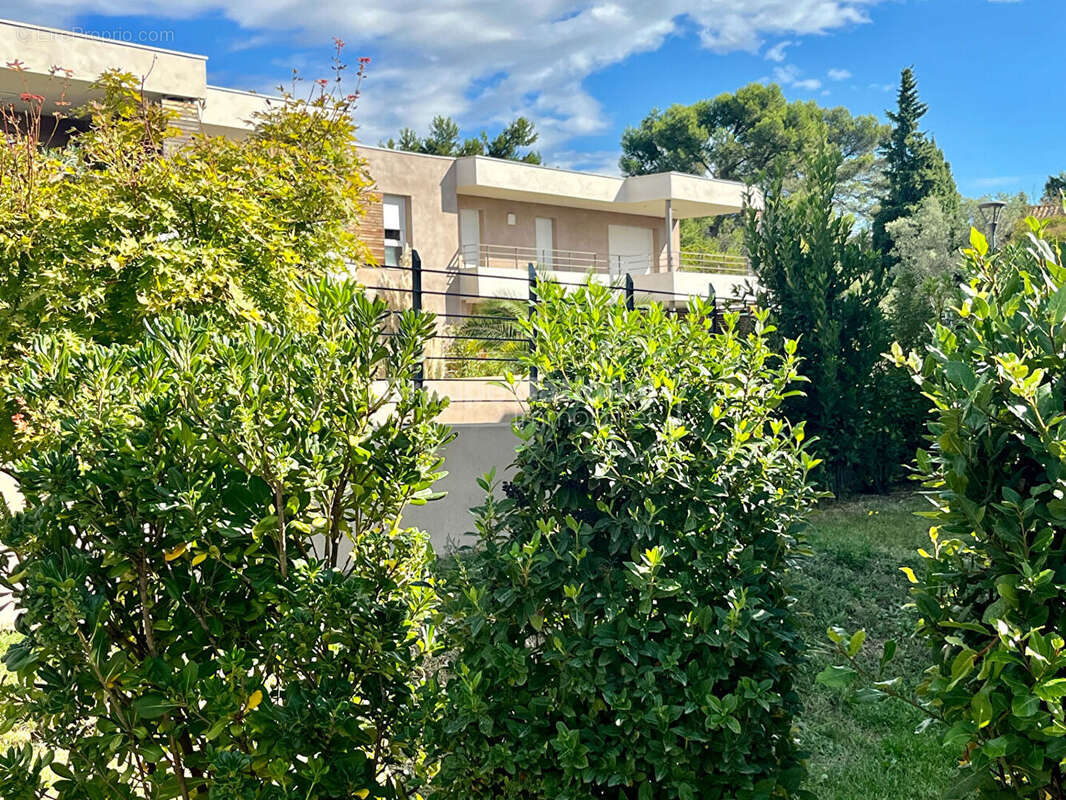 Appartement à VILLENEUVE-LES-AVIGNON