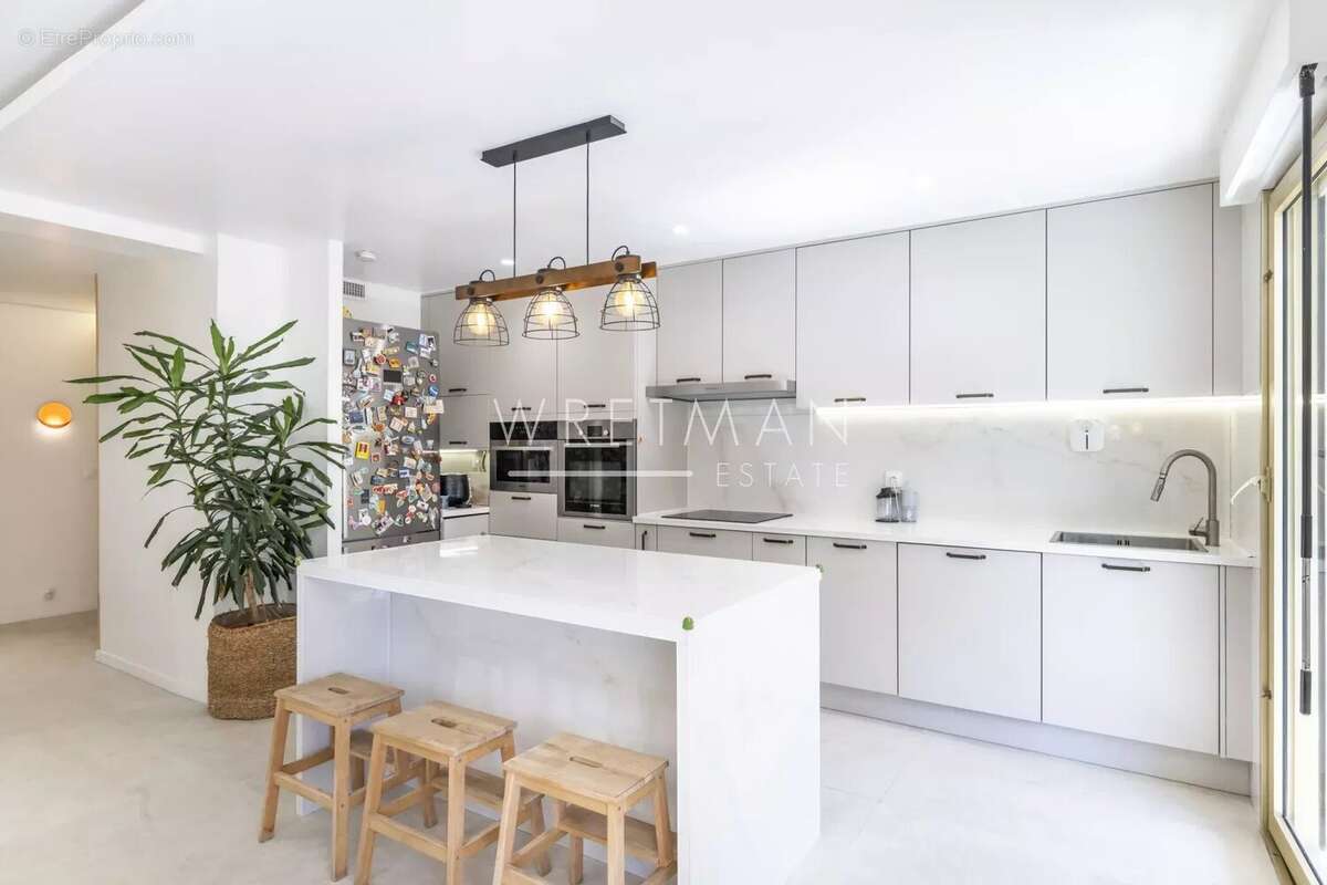 Appartement à SAINT-LAURENT-DU-VAR