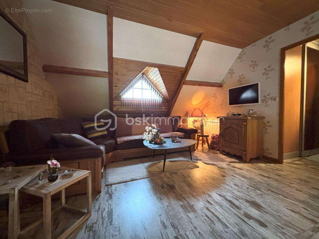 Maison à FEUQUIERES-EN-VIMEU