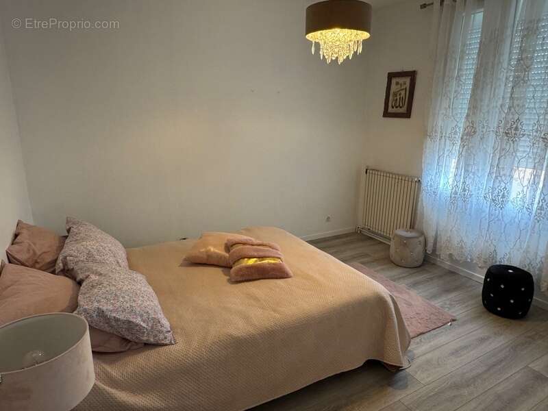 Maison de ville, grande pièce de vie, 4 chambres et beau jardin paysagé - photo 8