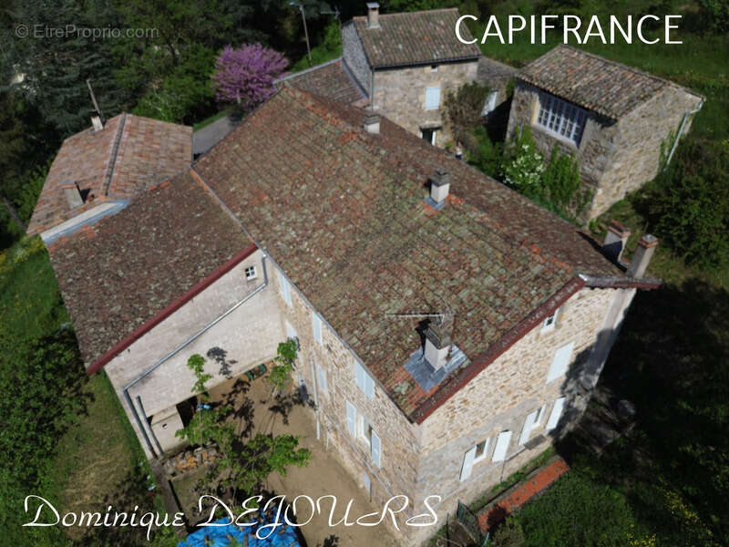 Maison à SAINT-SAUVEUR-DE-MONTAGUT