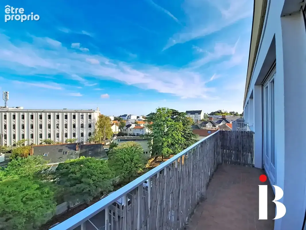 NANTES LONGCHAMP Dernier étage avec balcon et garage - photo 2