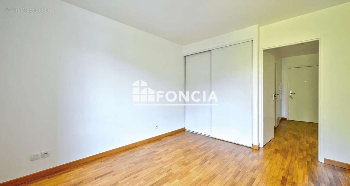 Appartement 2 pièces rénové en 2025 avec parking en sous-sol, au 2ᵉ étage avec ascenseur, dans une résidence sécurisée à 5 minut - photo 4