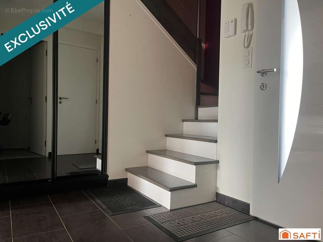 Maison 125 m² à Saint-Yvi  - photo 6