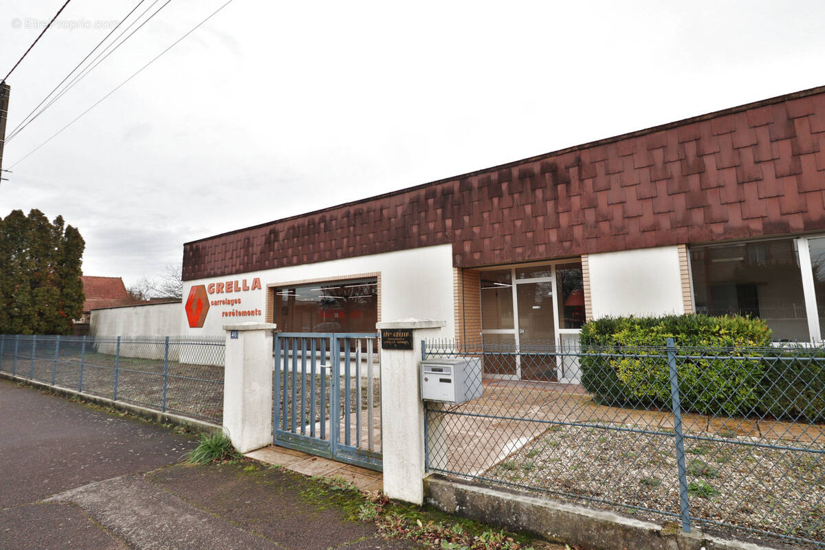 Commerce à PONT-SAINTE-MARIE