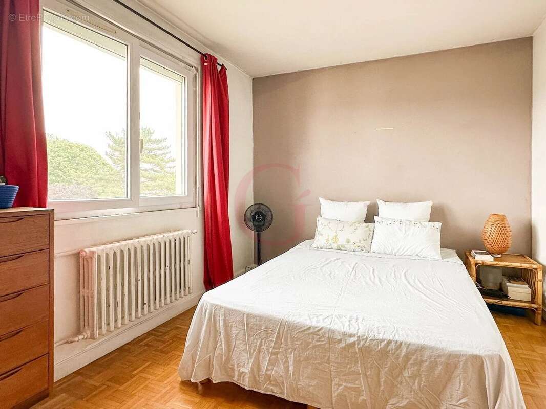 Appartement à BOURG-LA-REINE