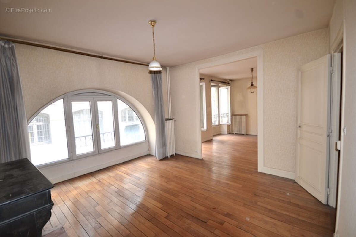 Appartement à PARIS-9E