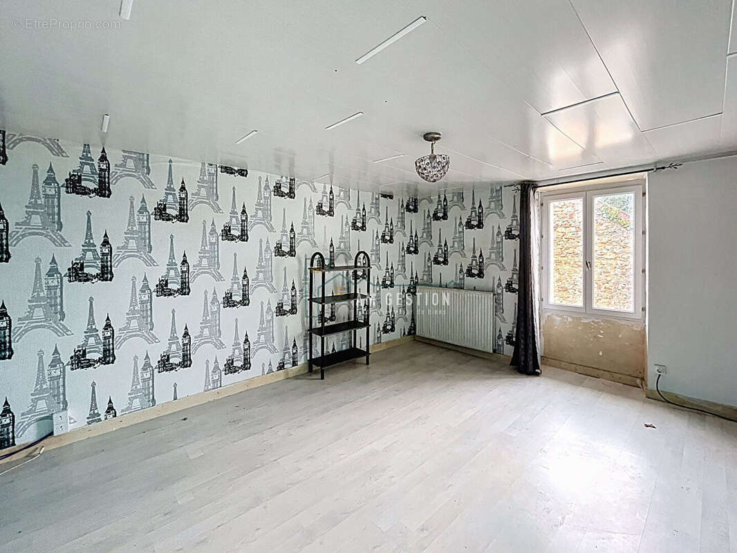 Maison à SAINT-LAURENT-LES-EGLISES