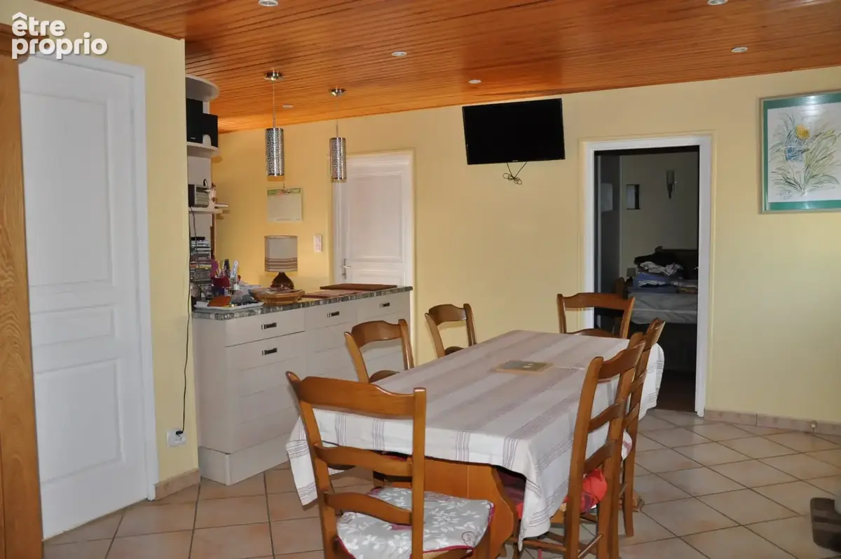 Belle maison rénovée en 2010, avec 2 chambres, terrain de 693 m2, louée 700 €/mois hors charges. - photo 7