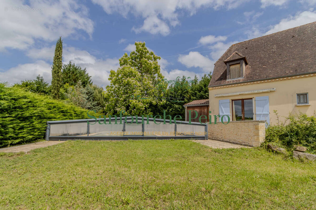 Maison à LA ROQUE-GAGEAC