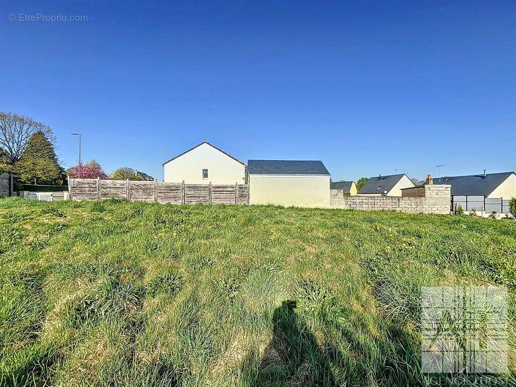 Terrain à CHAILLAND