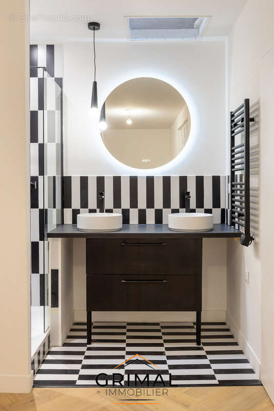 Appartement à MARSEILLE-1E