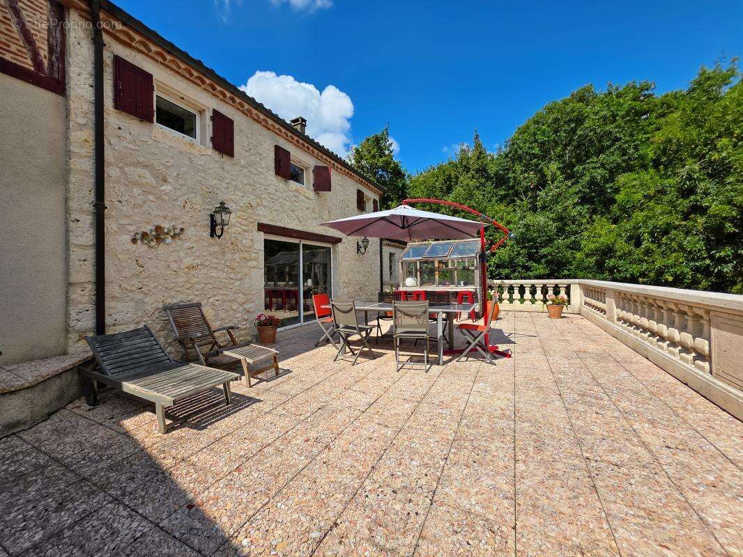 Maison à LAROQUE-TIMBAUT