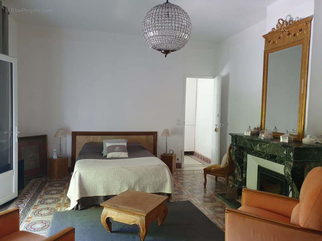 Maison à LA BASTIDE-DES-JOURDANS