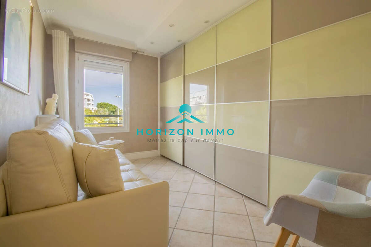 Appartement à SAINT-LAURENT-DU-VAR