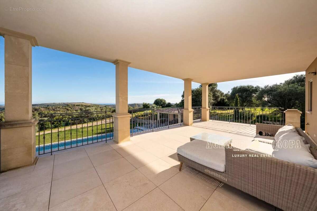 Maison à ROQUEFORT-LES-PINS