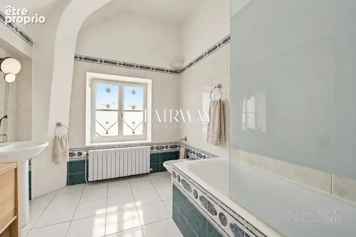 Versailles : Maison familiale de 5-6 chambres, avec jardin, terrasse et garage. - photo 14