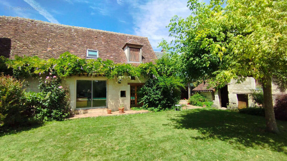 Maison à YZEURES-SUR-CREUSE