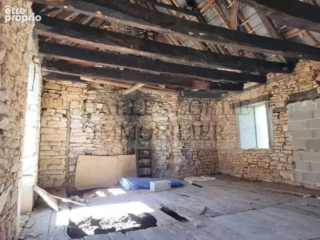 Maison de village en pierre à rénover – Charme et potentiel - photo 5