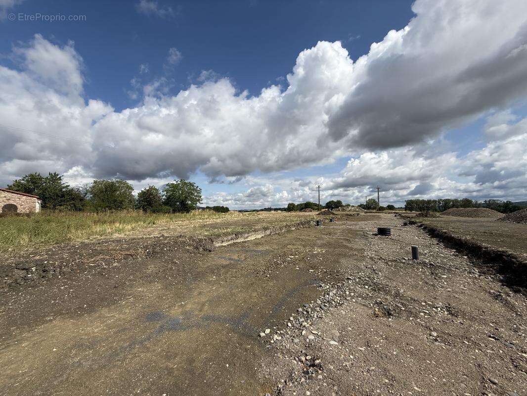 Terrain à REIGNAT