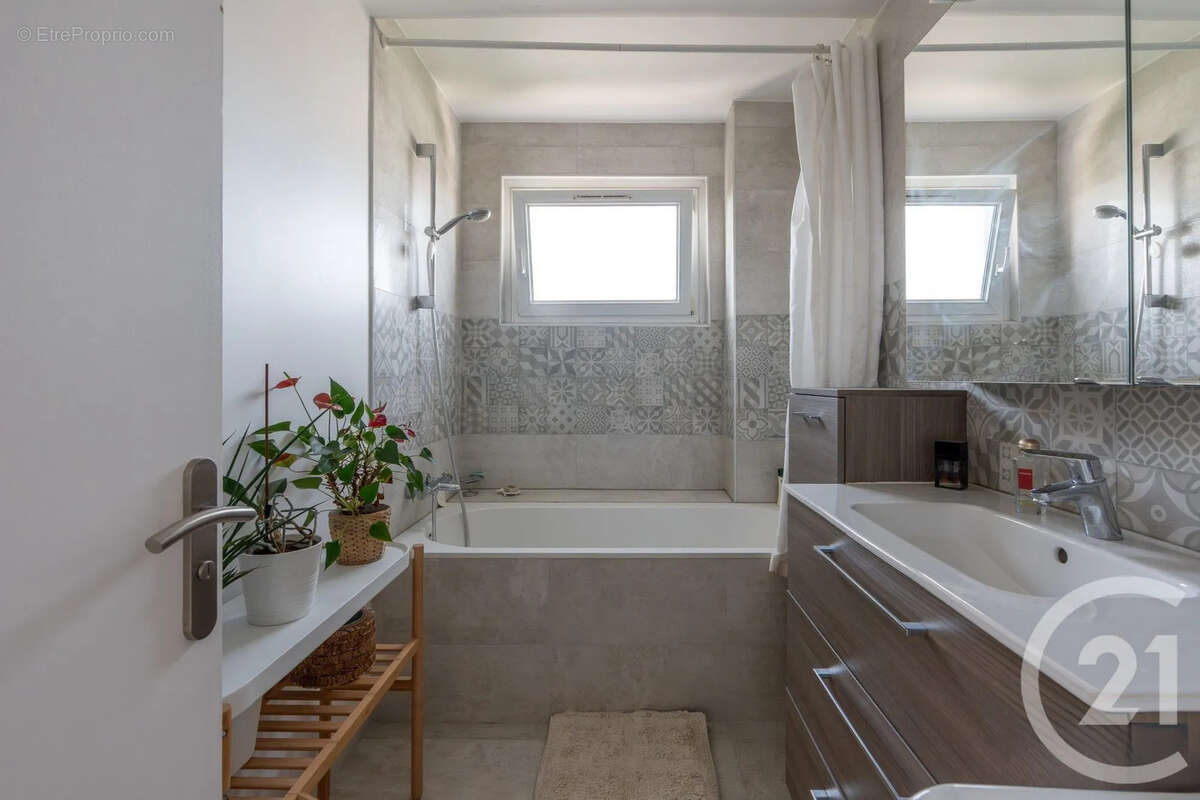 Appartement à SAINT-MAUR-DES-FOSSES