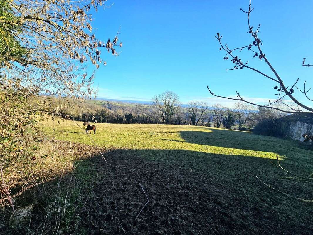 Corps de ferme à rénover avec son terrain d'environ 1 400m² - photo 13