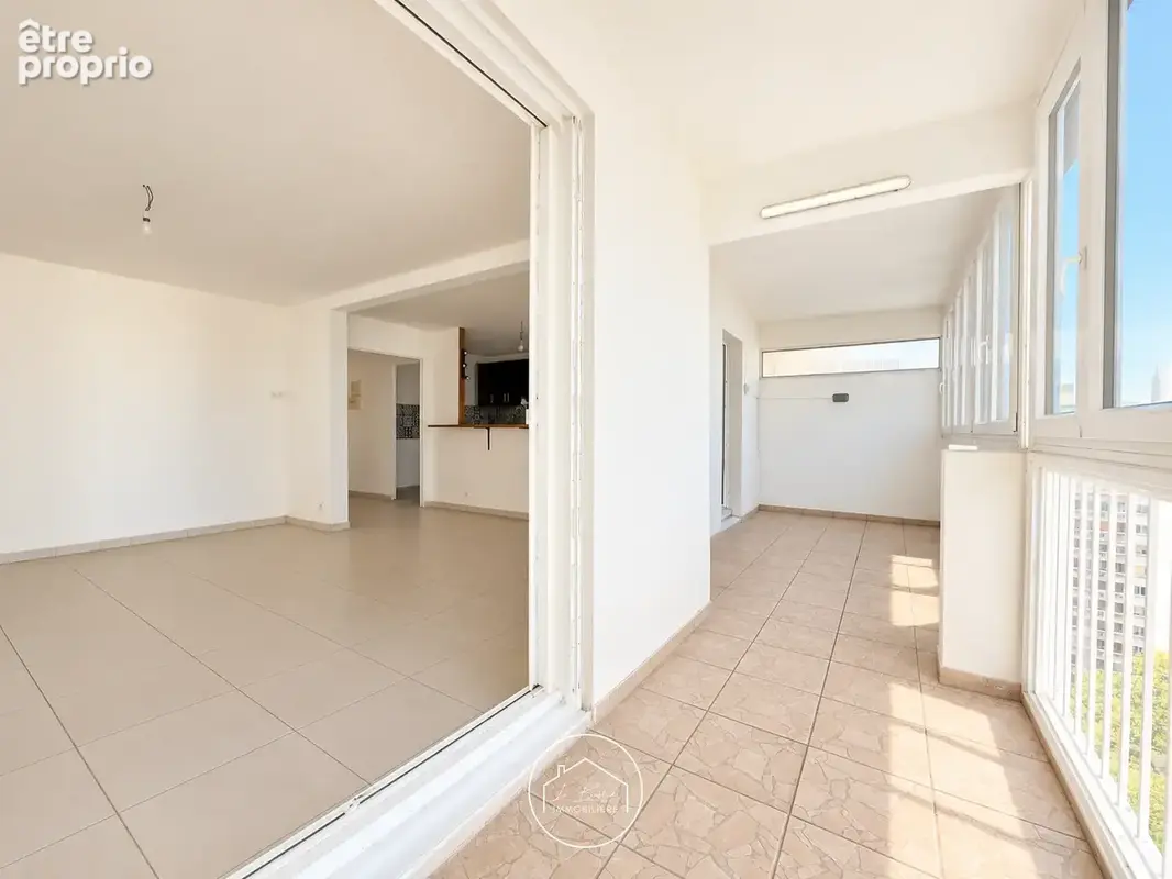 Marseille 11ème (La Valentine / Valbarelle)   Appartement de type 4/5 au dernier étage ! - photo 11
