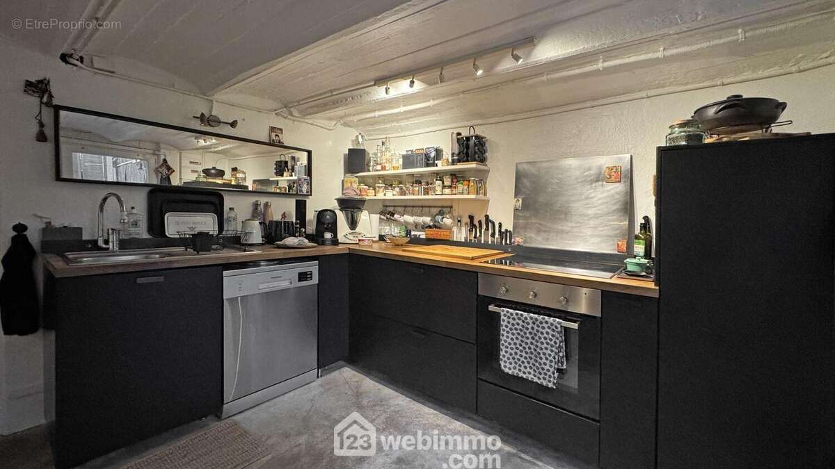 Cuisine dinatoire avec accès extérieur - Maison à MONTREUIL