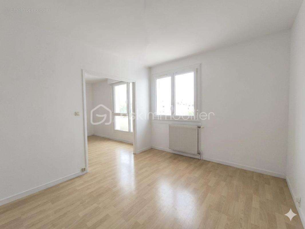 Appartement T5 - 92m2 - 3 chambres - A 10min à pied du port - photo 3