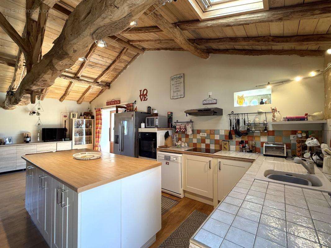 Maison à NANTEUIL-AURIAC-DE-BOURZAC
