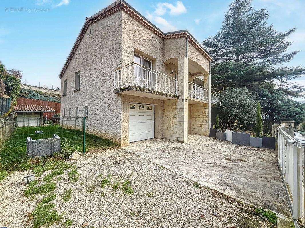 Maison à SAINT-JEAN-DE-MUZOLS