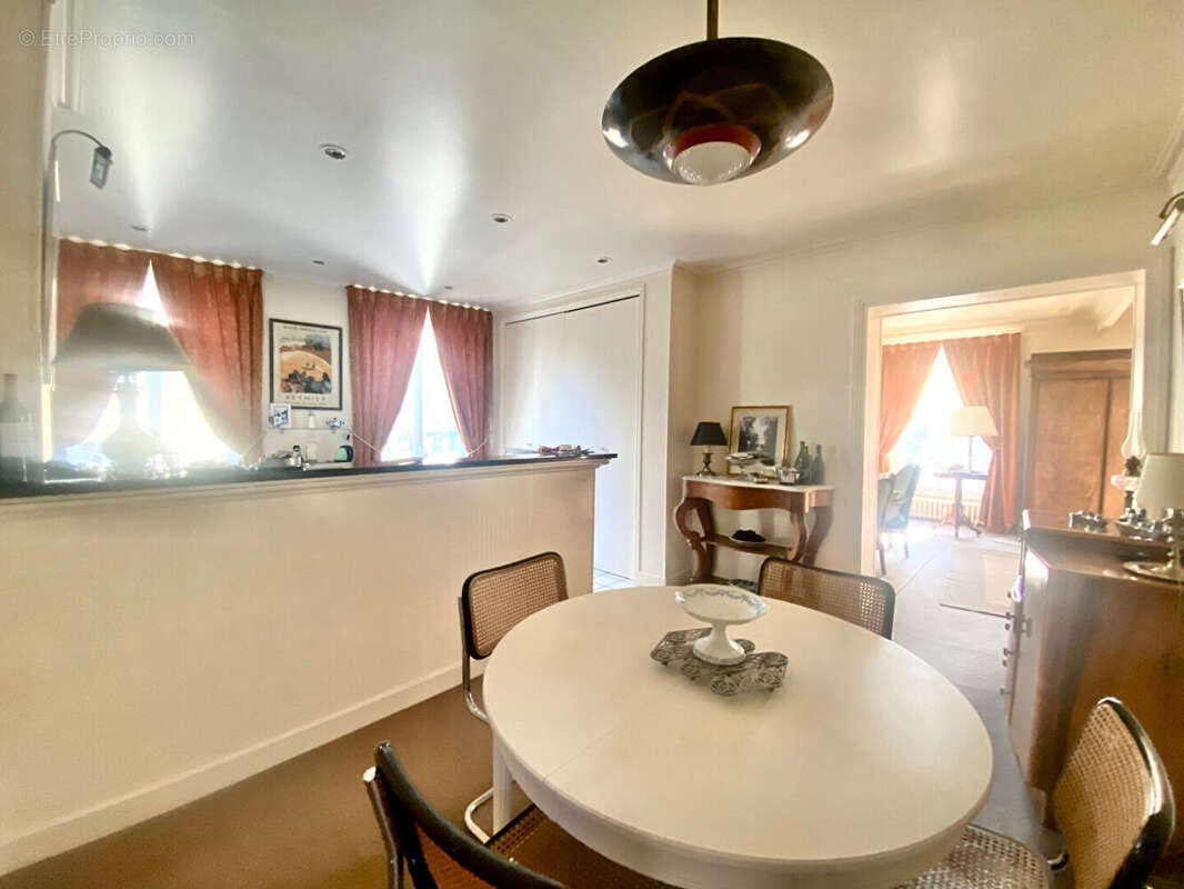 Appartement à PARIS-14E