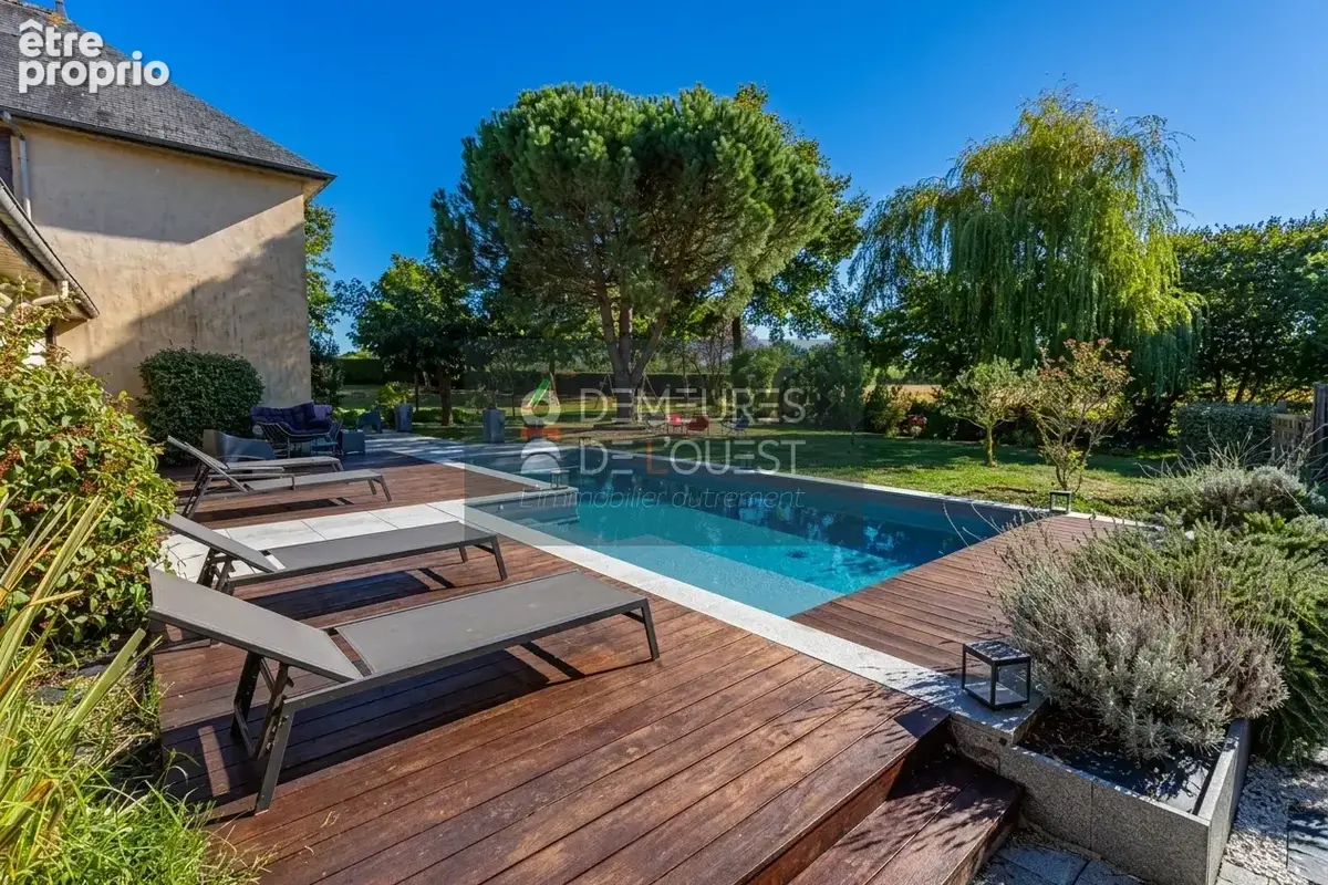 PACÉ - Propriété de caractère rénovée avec piscine - 247 m2 - 5 chambres - Jardin arboré de 2 270 m2 - Pacé - photo 22
