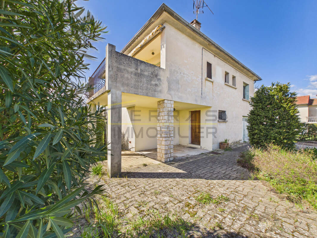 Maison à VALREAS