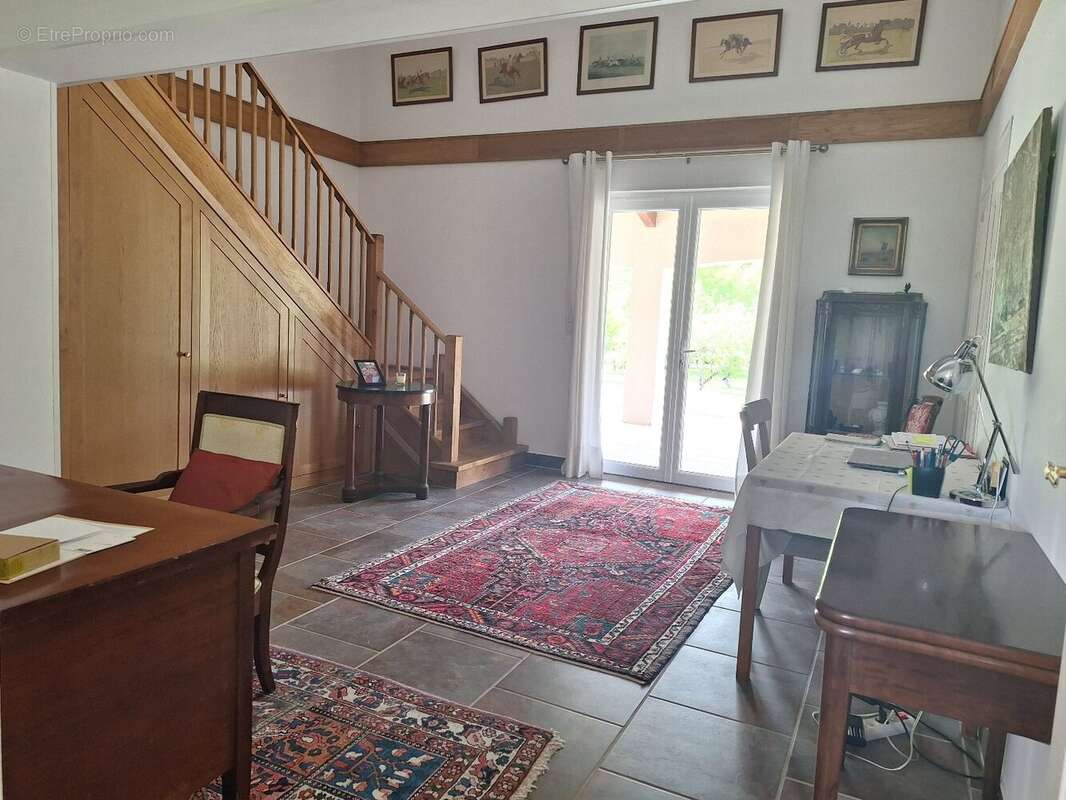 Maison 250 m² à Sainte-Severe  - photo 3
