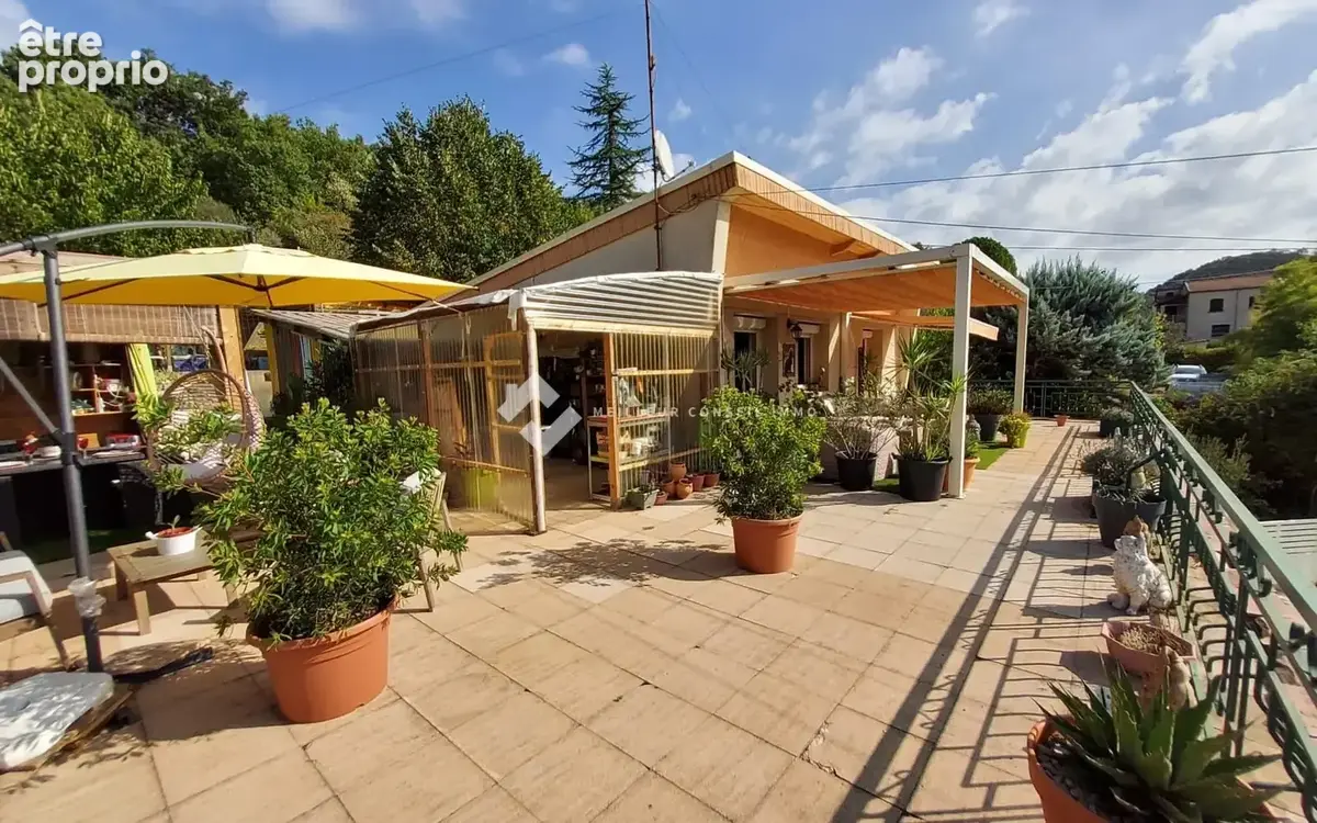 Maison à MEYRANNES
